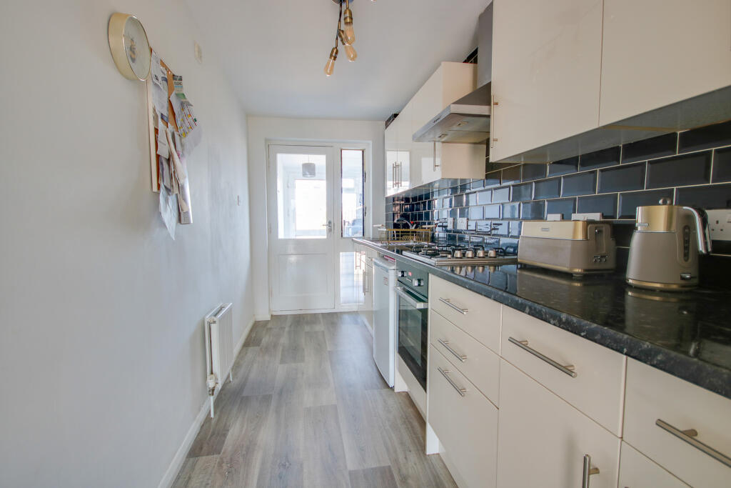 Sholing! No Forward Chain! Driveway! Downstairs Study! photo 4