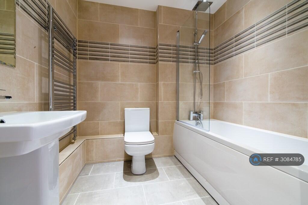 Apartment in Romford - More