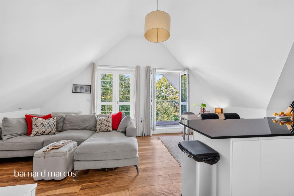 Apartment in Kingston upon Thames - View 3