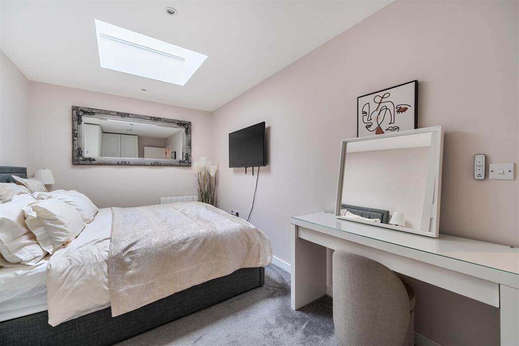 Apartment in Harrow - View 5