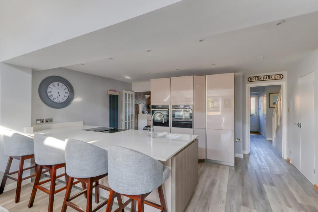 House in Hemel Hempstead - More