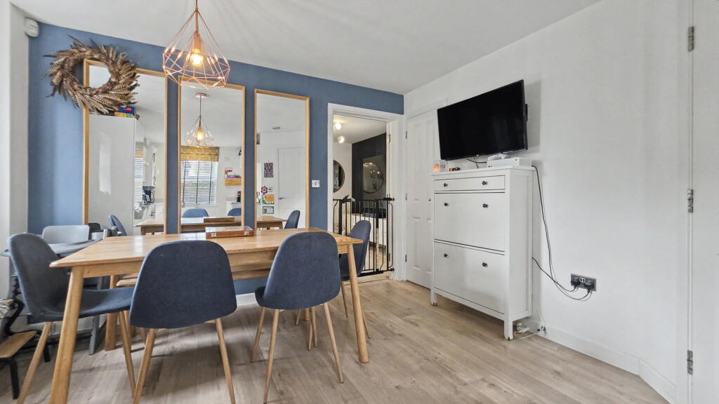 House in Gloucester - View 4