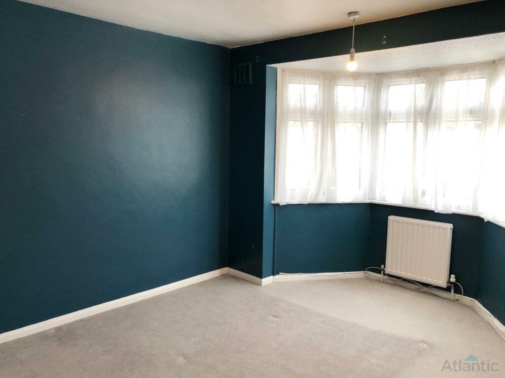 House in London, Collier Row - View 5