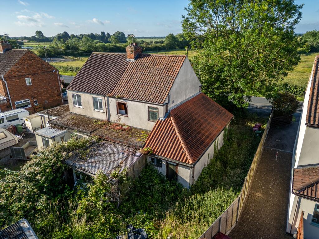 Main image of property: 78 Doncaster Road, Westwoodside, Doncaster DN9 2EE