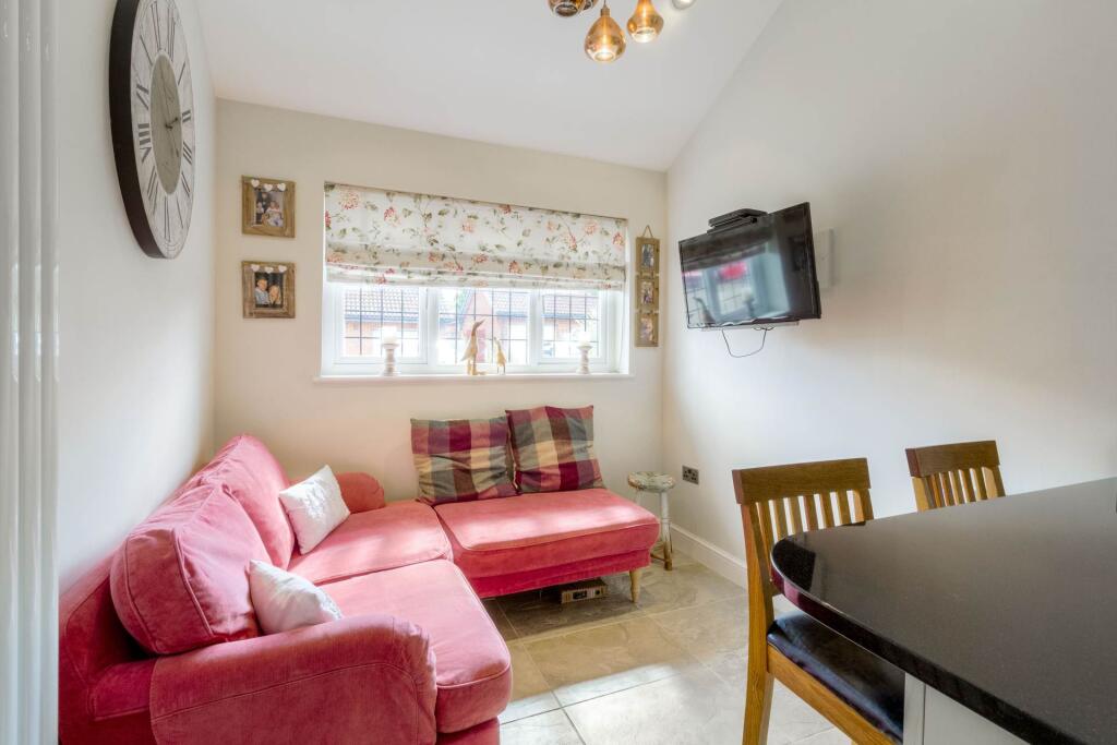 House in Milton Keynes, Tongwell, Green Park - View 5