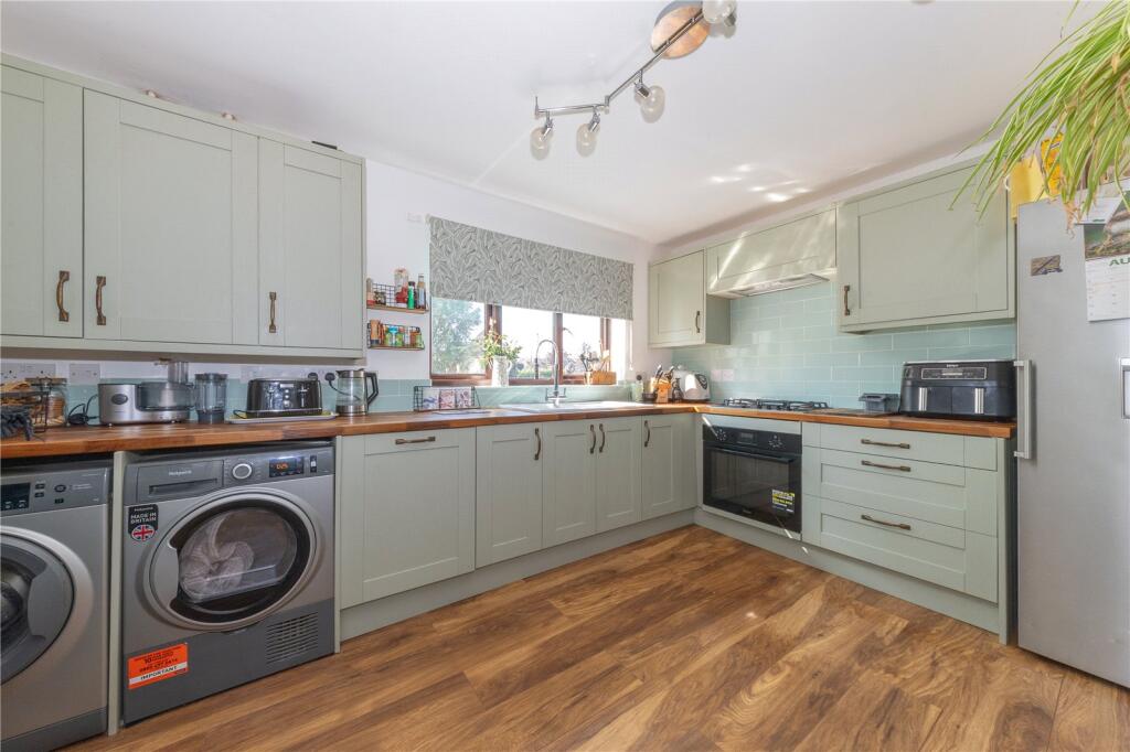 House in Milton Keynes, Great Linford - View 2