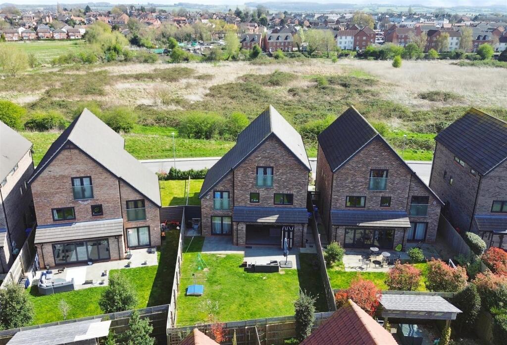 House in Retford, Hallcroft - View 2
