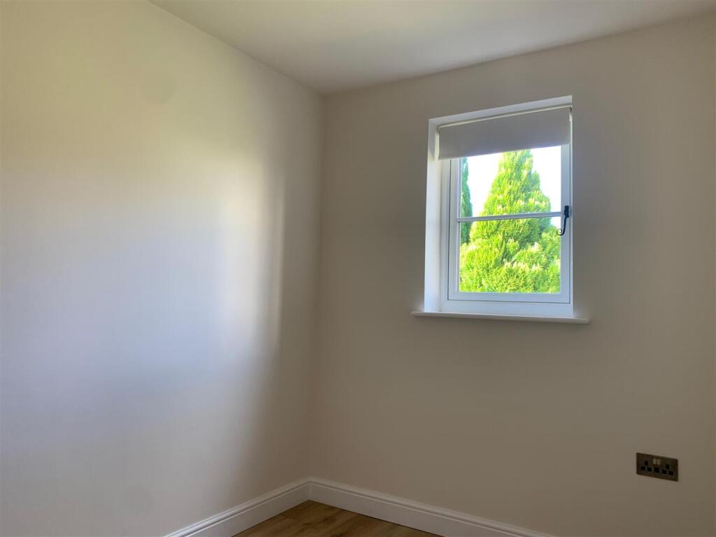 Additional image 16 of Warren Fold, Hurst Green