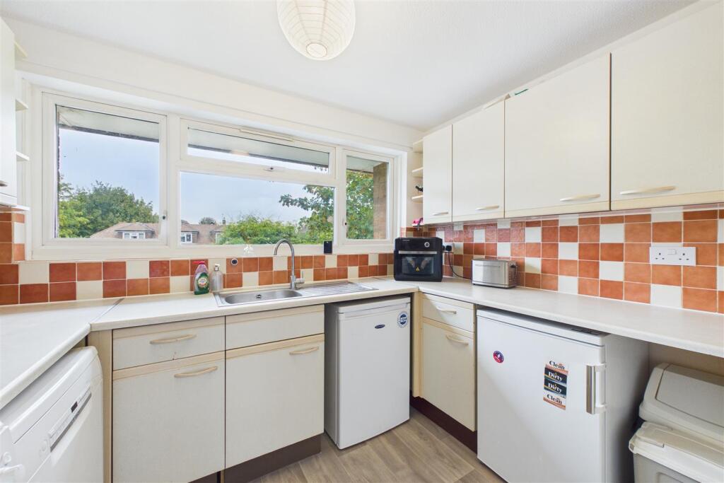 Apartment in Chichester - More