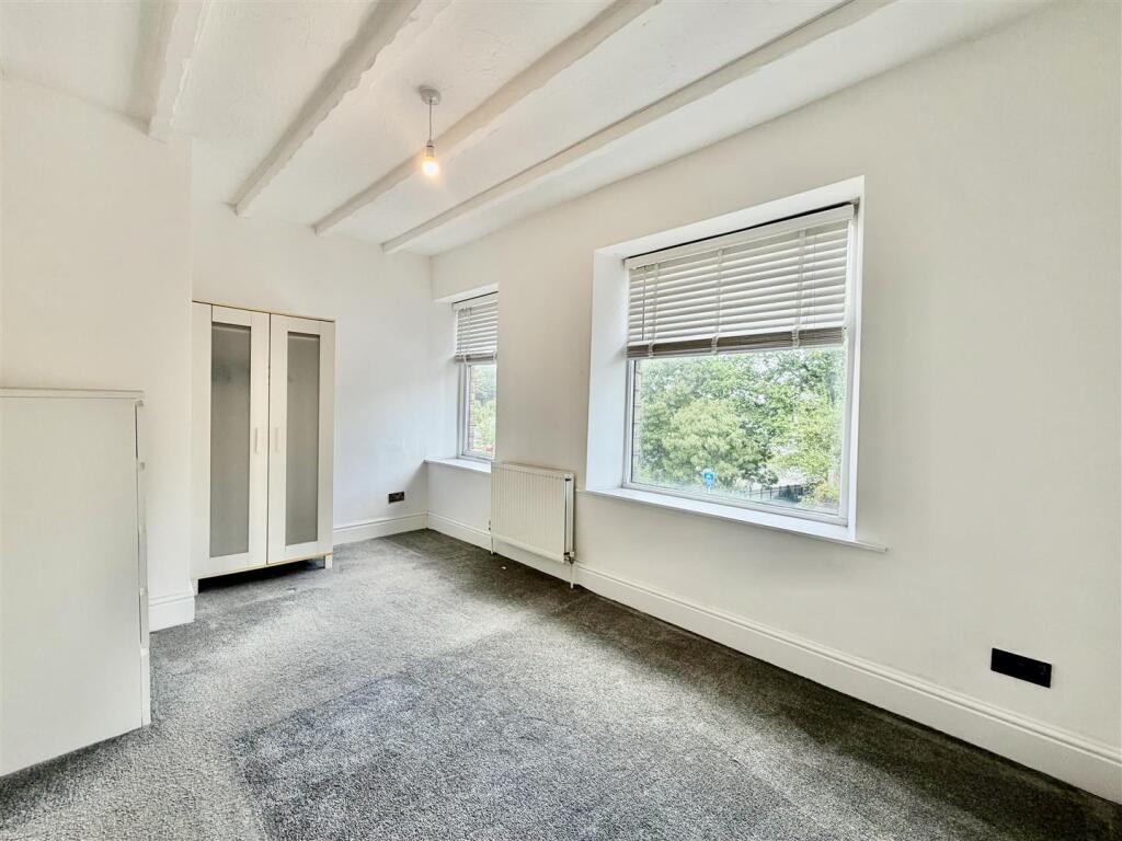House in Huddersfield - View 5