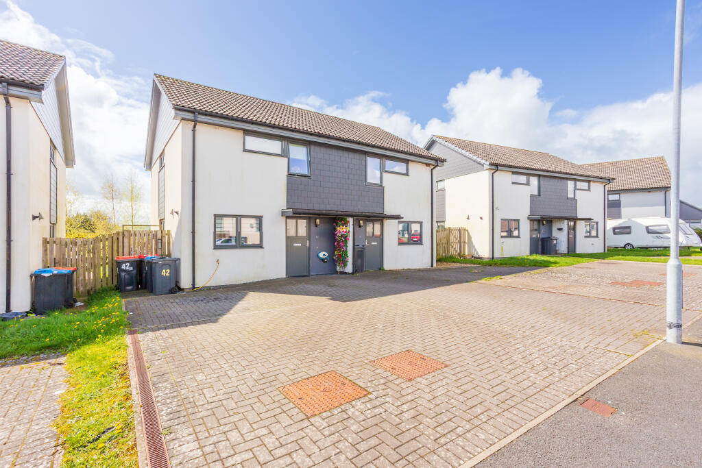 2-bed semi-detached on Hillside Drive, Dumfries, DG2, £150,000
