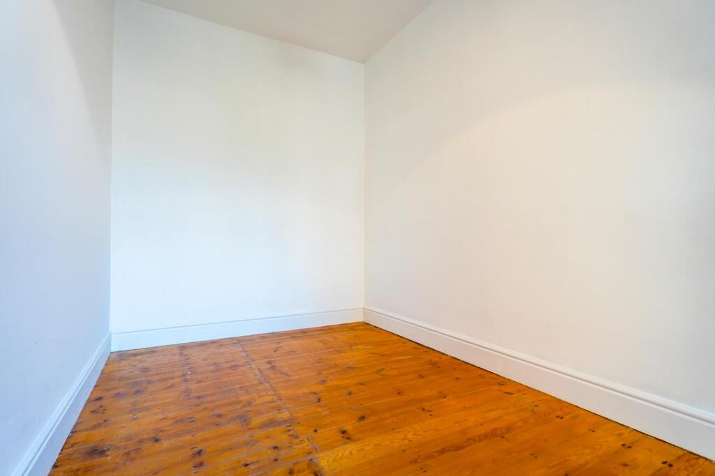Apartment in North Tyneside, North East - View 6