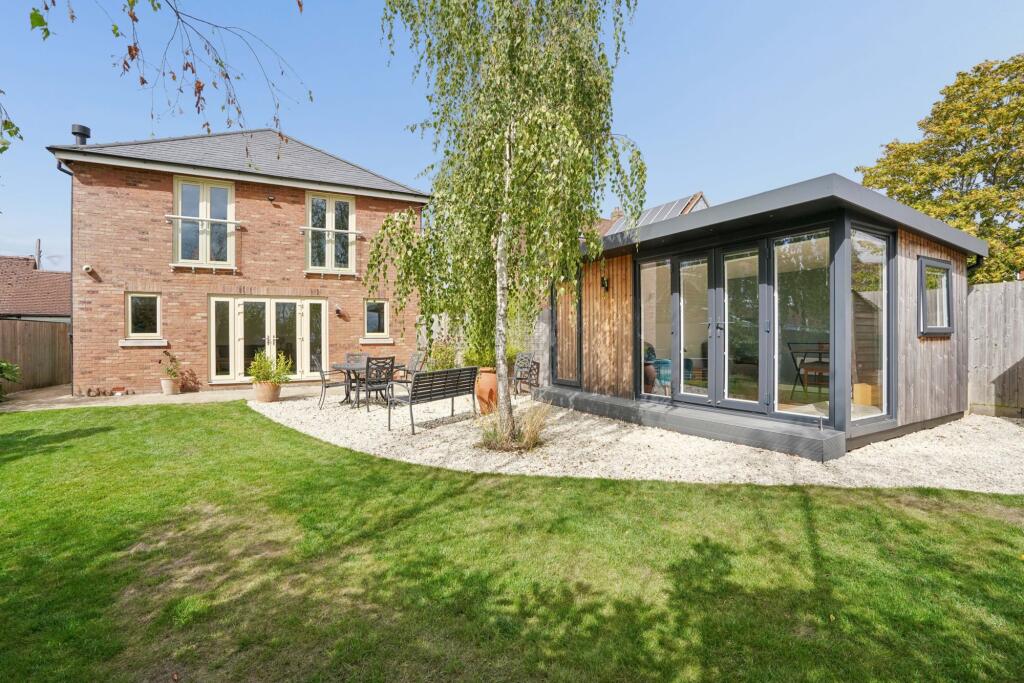 House in Oakley - View 4