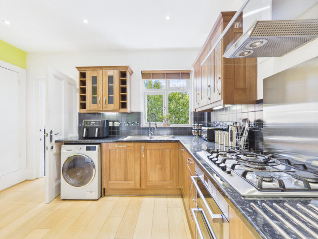 Apartment in London - View 2
