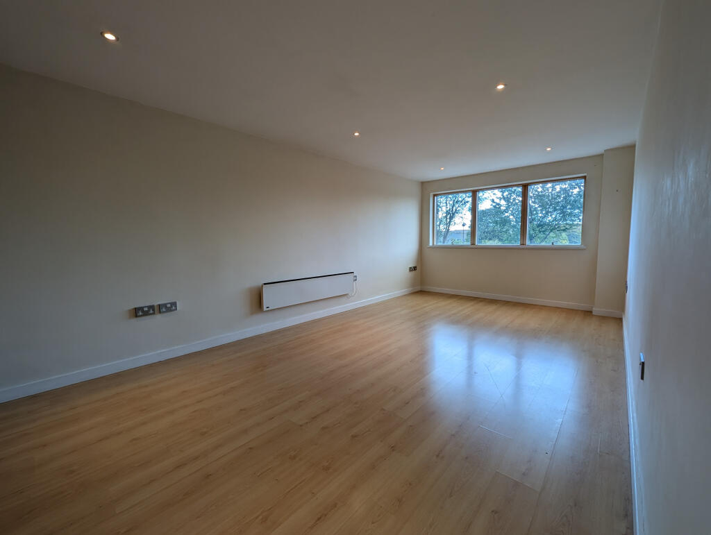 Apartment in Wakefield, West Yorkshire - View 5