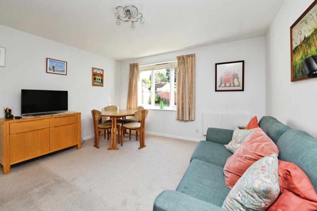 Apartment in Brentwood, Essex - View 4