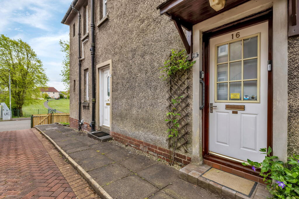 Carnock Crescent, Barrhead, Glasgow, East Renfrewshire photo 2