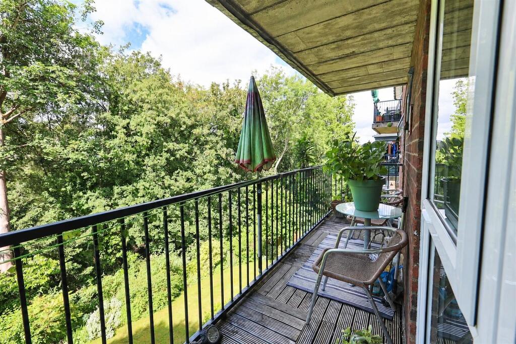 Apartment in Tonbridge - More