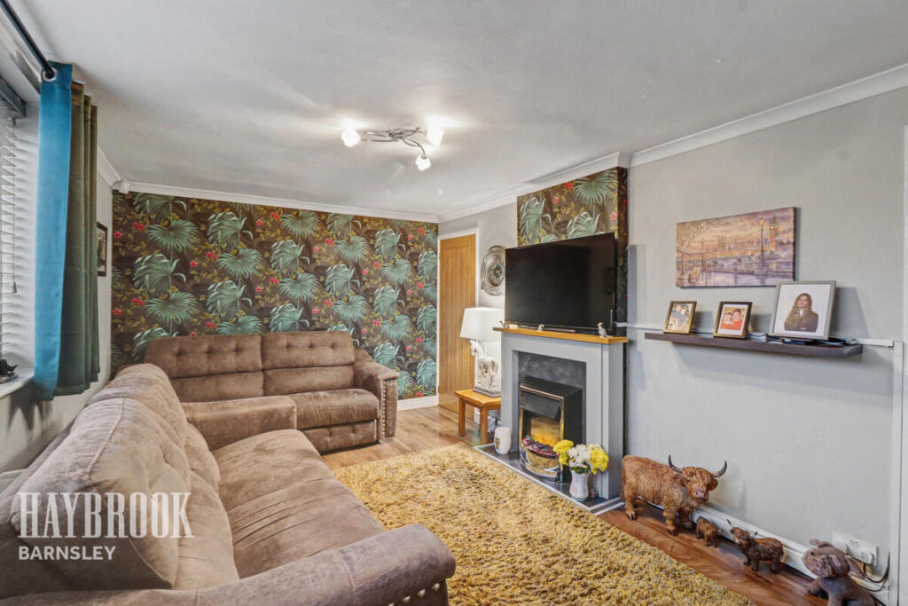 Queens Crescent, Hoyland photo 4