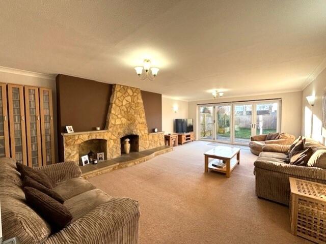 House in Witney, Burwell - More