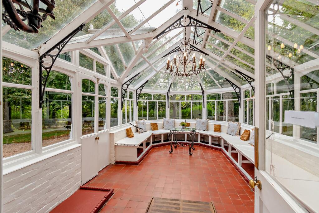 House in Rother, Crowhurst - More