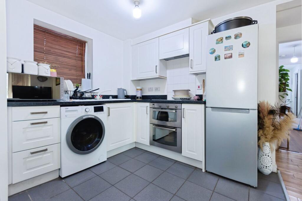 Apartment in Sandwell, West Midlands - More