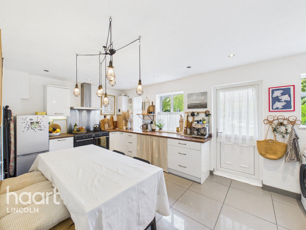 House in Lincoln, Lincolnshire - More