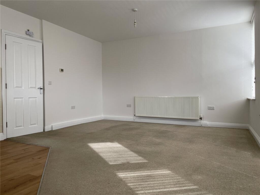 Apartment in Taunton - View 4