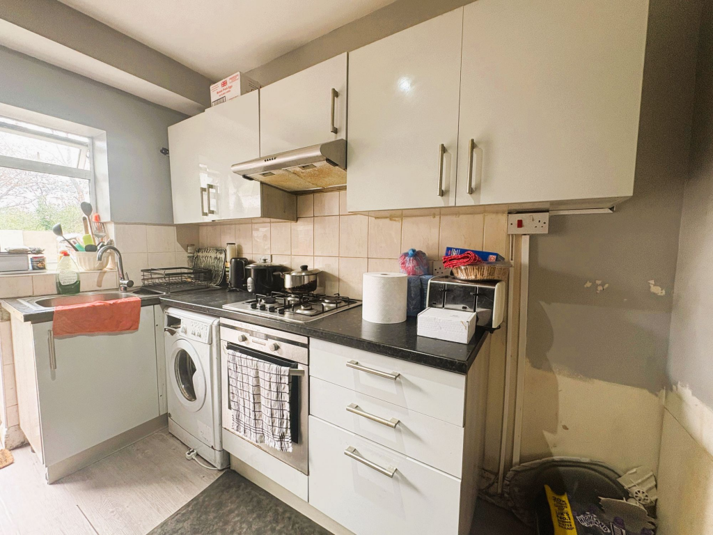 Hounslow Road, Hanworth, TW13 photo 4