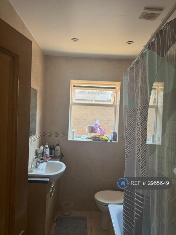 House in Twickenham - View 4