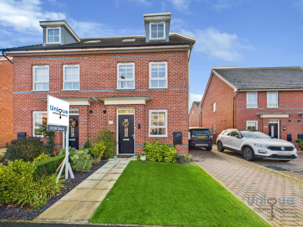 3-bed semi-detached on Texan Close,  Warton, PR4, £235,000
