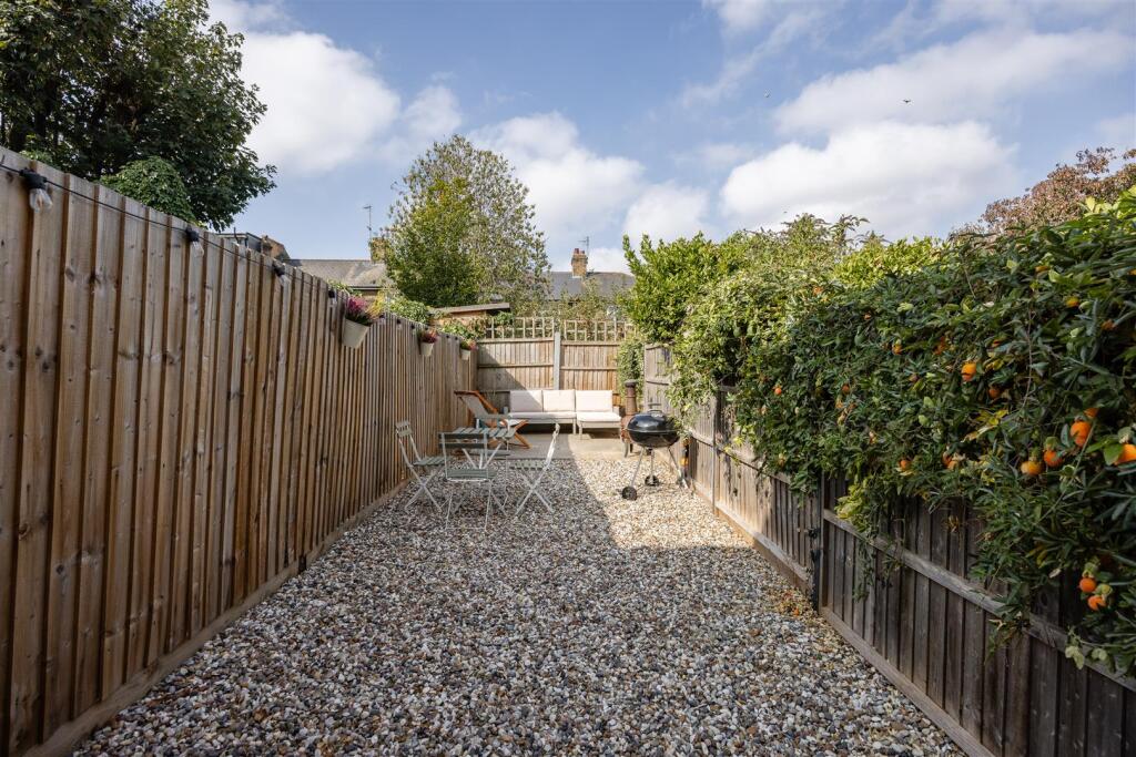 Apartment in London, Highams Park - View 4