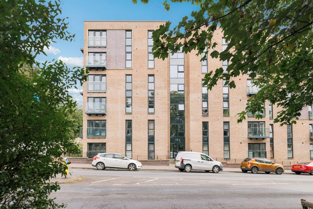 2-bed flat on 183 Dorchester Avenue, Kelvindale, G12, £235,000