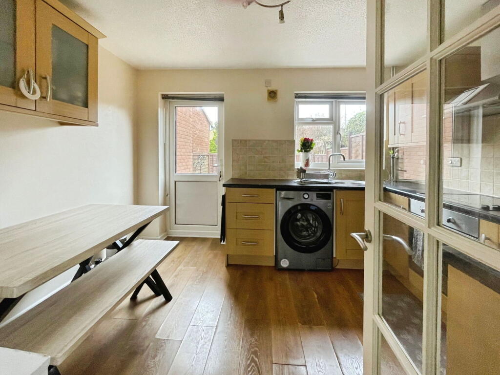 Park Farm Close, Henlow, SG16 6DE photo 4
