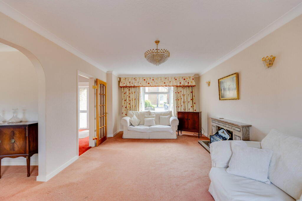 House in Cardiff, Lakeside, Cyncoed - More