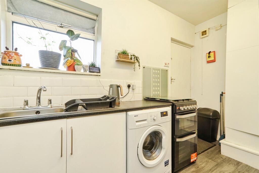 Sandringham Drive, Leeds photo 4