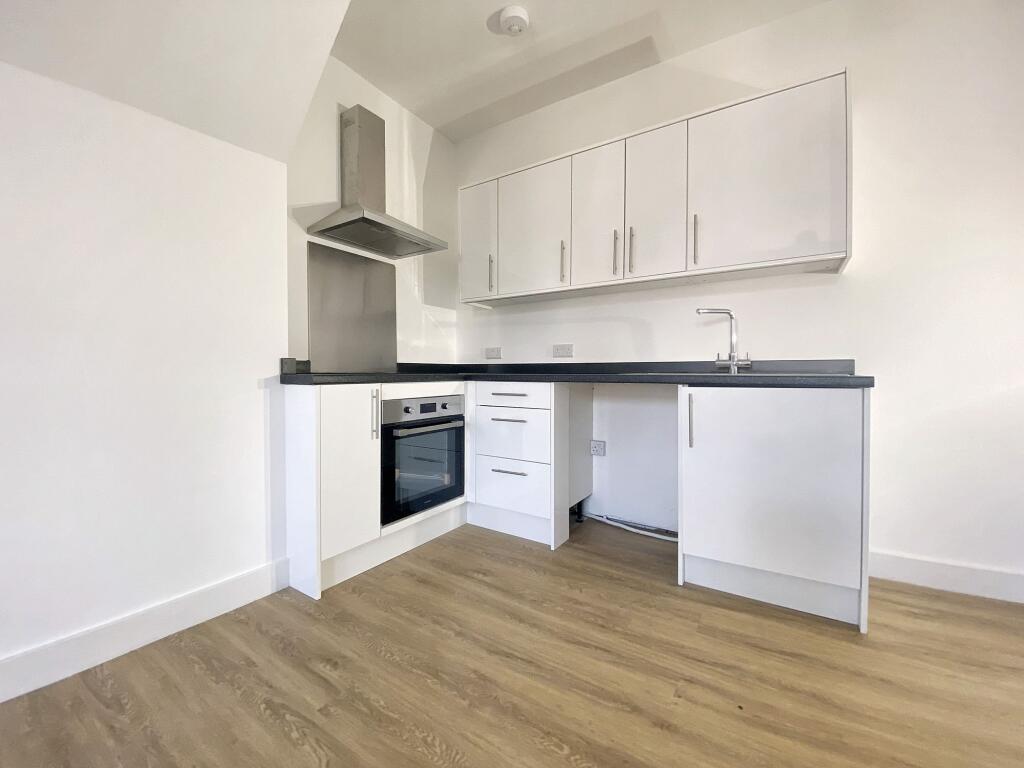 Apartment in Worcester - View 3