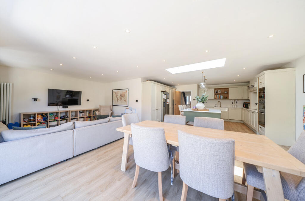 House in Runnymede, Ottershaw - View 5