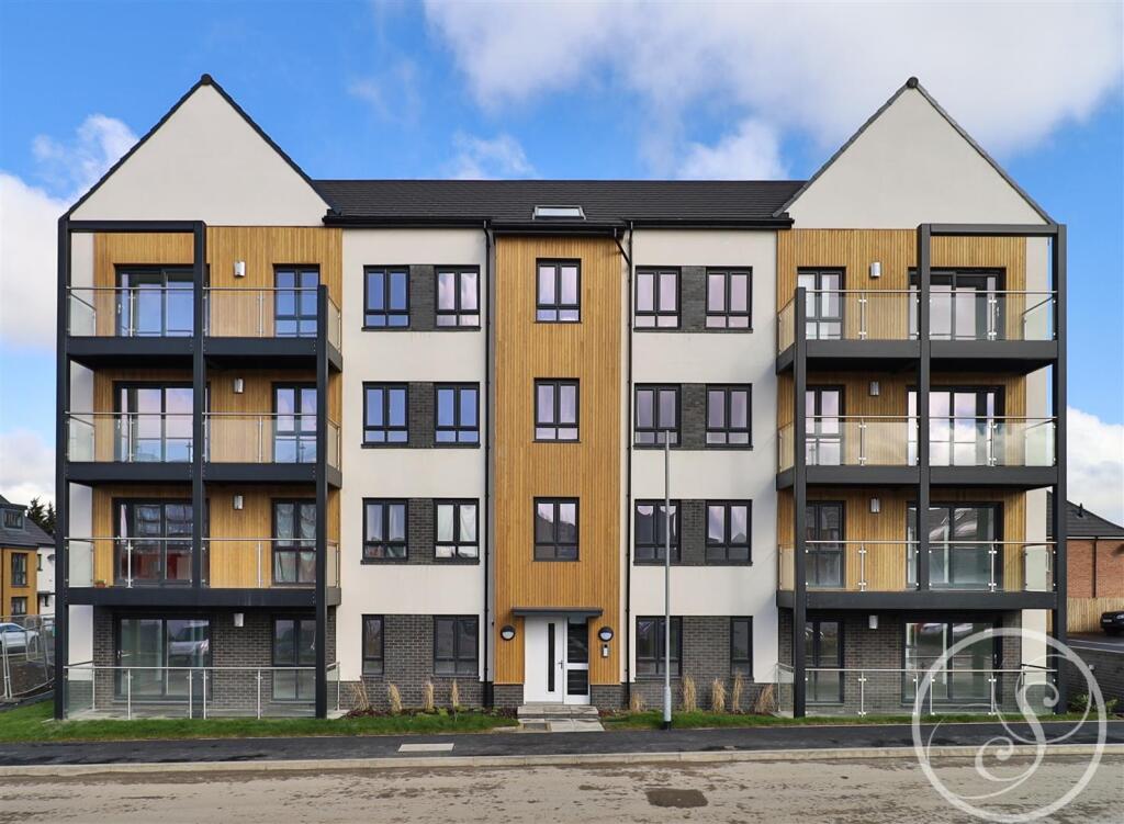 2-bed flat on Barrington Way, Leeds, £235,000