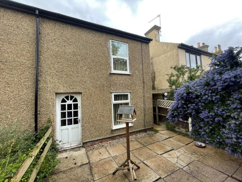 Main image of property: 10 Clay Road, Caister-on-Sea, Great Yarmouth, Norfolk, NR30 5HB