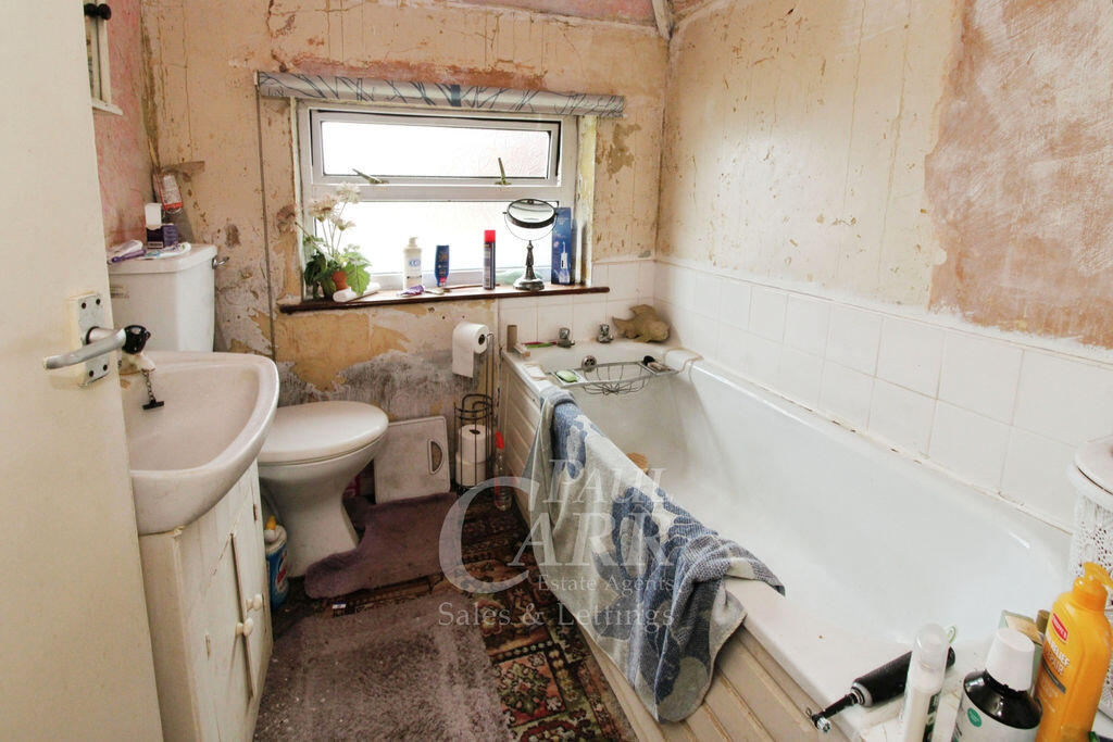 House in Walsall, High Heath - More
