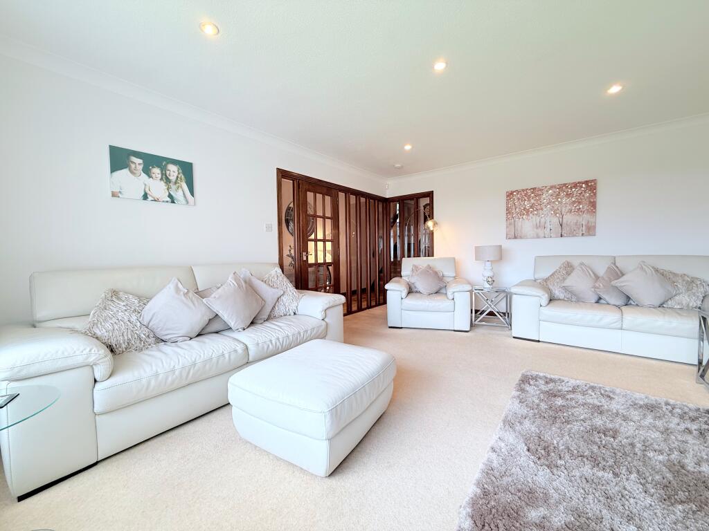 32 Fairways Avenue, Maddiston, Falkirk, FK2 0NY photo 4