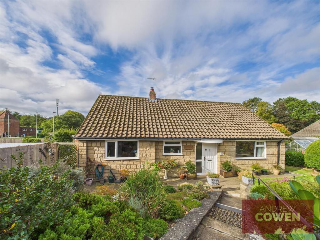 2-bed detached on 8, St. Lukes Crescent, £300,000