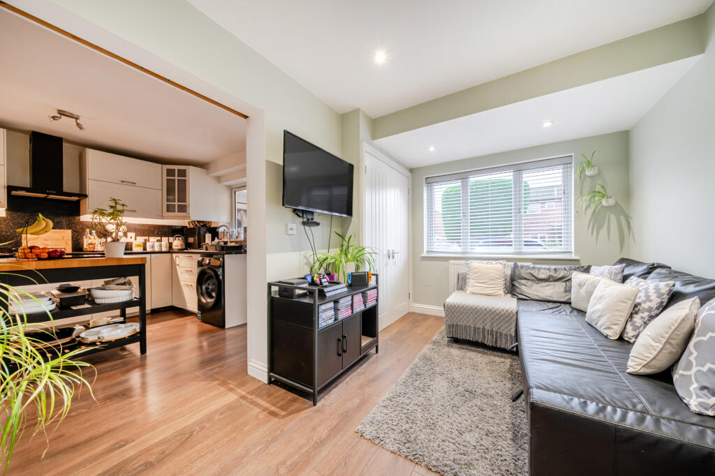 Walton Way, Newbury, RG14 photo 4