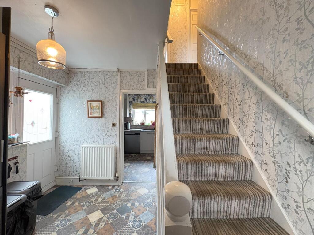 House in Kirklees, Overthorpe, Thornhill Lees - View 2