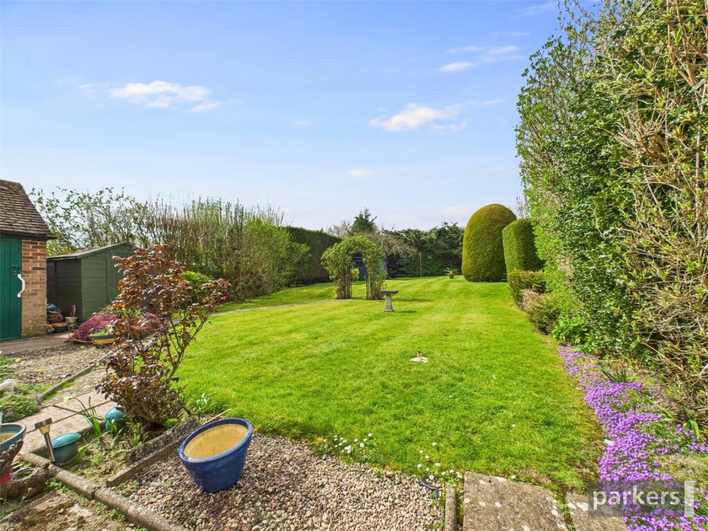 Meadow Road, Earley, Reading, Berkshire, RG6 photo 2