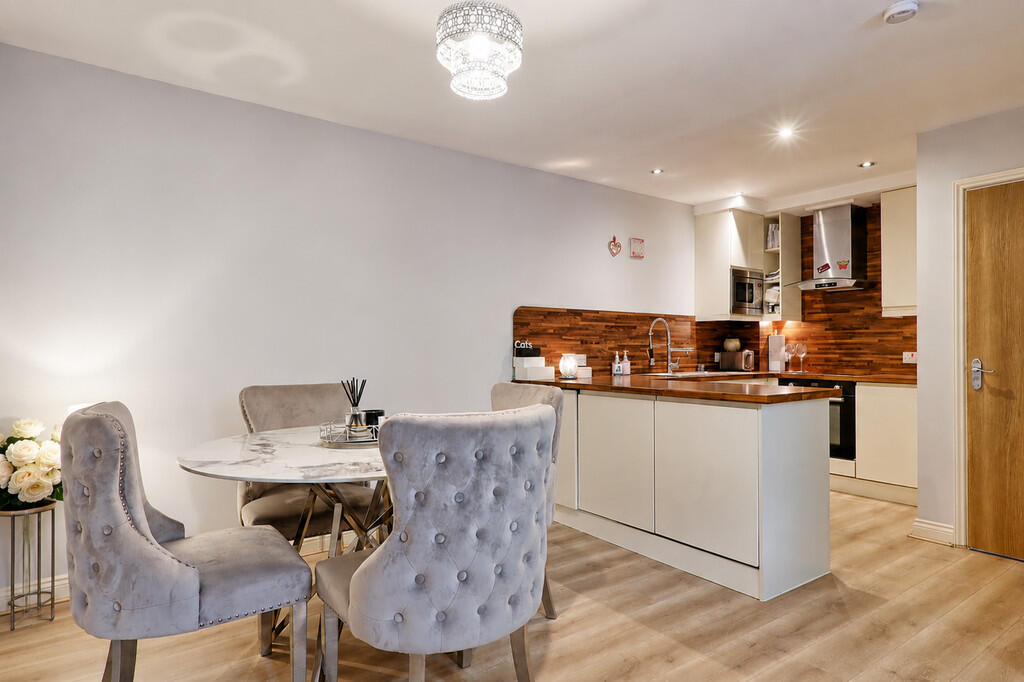 Apartment in Rochford, Rayleigh - View 2