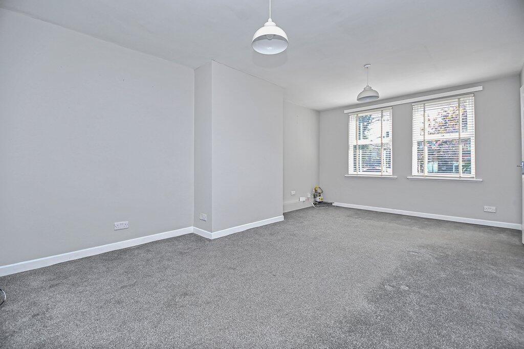 Sherwood Grove, Leigh WN7 3AZ photo 4