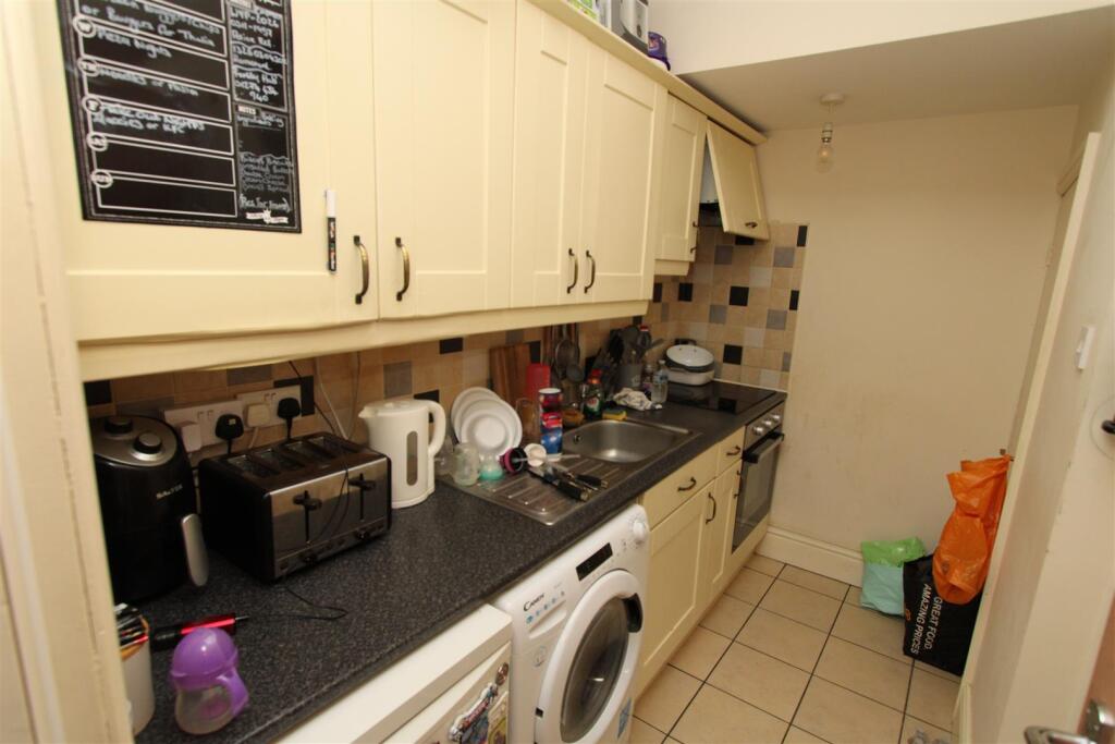 House in Bradford, West Yorkshire - View 3