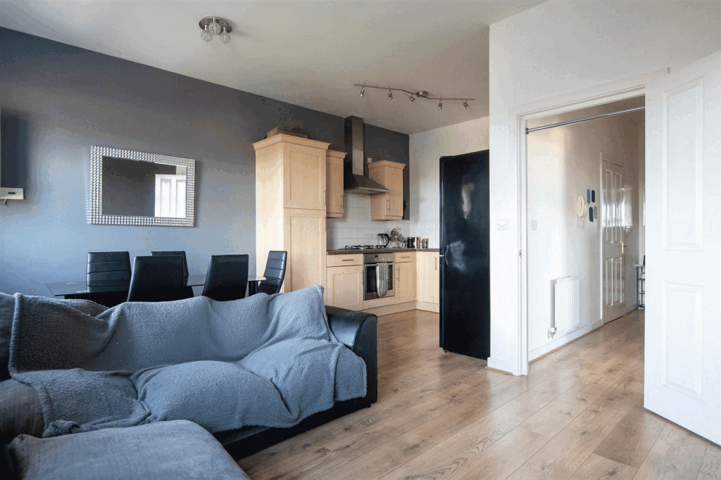 Irthlingborough Road, Wellingborough, NN8 - View 2